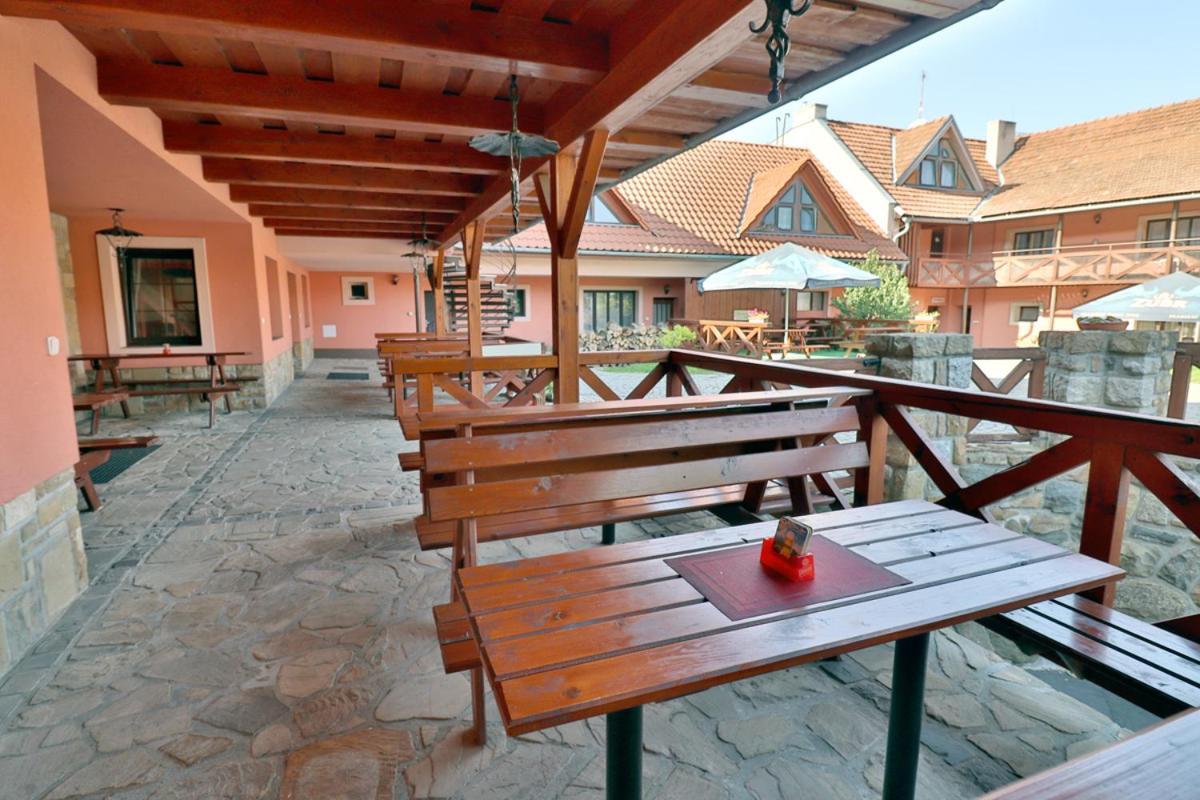 Bezměrovský dvůr Kroměříž Exterior foto